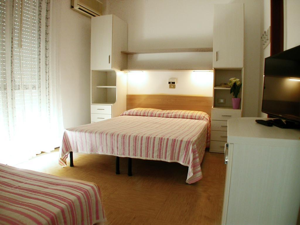 Albergo Aquila Lido di Jesolo Ruang foto