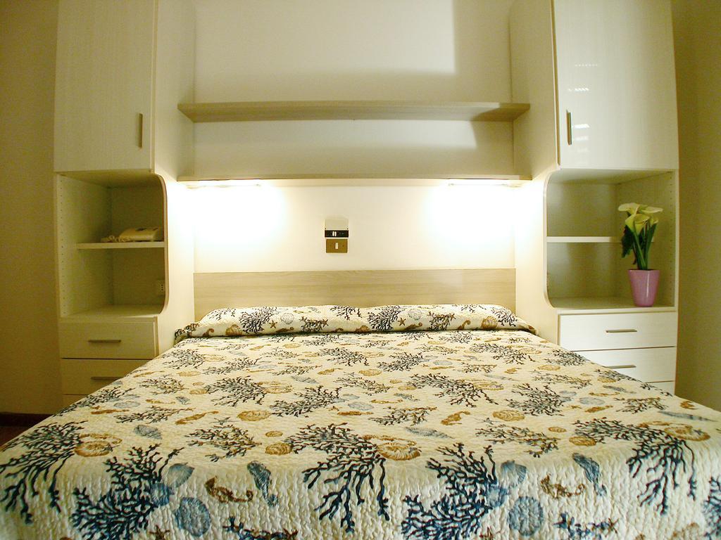 Albergo Aquila Lido di Jesolo Ruang foto